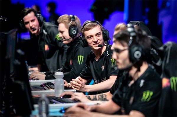 《英雄联盟》2018全明星赛参赛选手名单，LPL独占四席