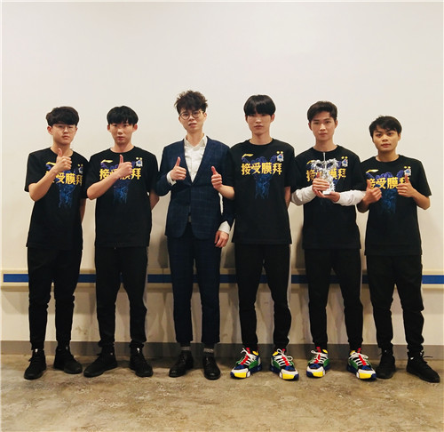 久竞再夺银龙杯 李宁冠军衫开创电竞先河