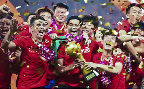 久竞再夺银龙杯 李宁冠军衫开创电竞先河