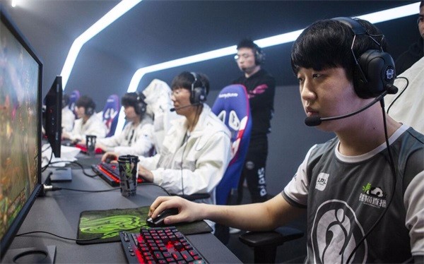 1月14日LPL开赛 三大豪门春季竞逐