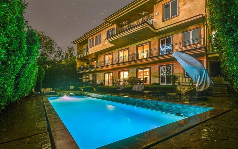 上海龙之队抵达美国训练基地，豪华别墅首次亮相