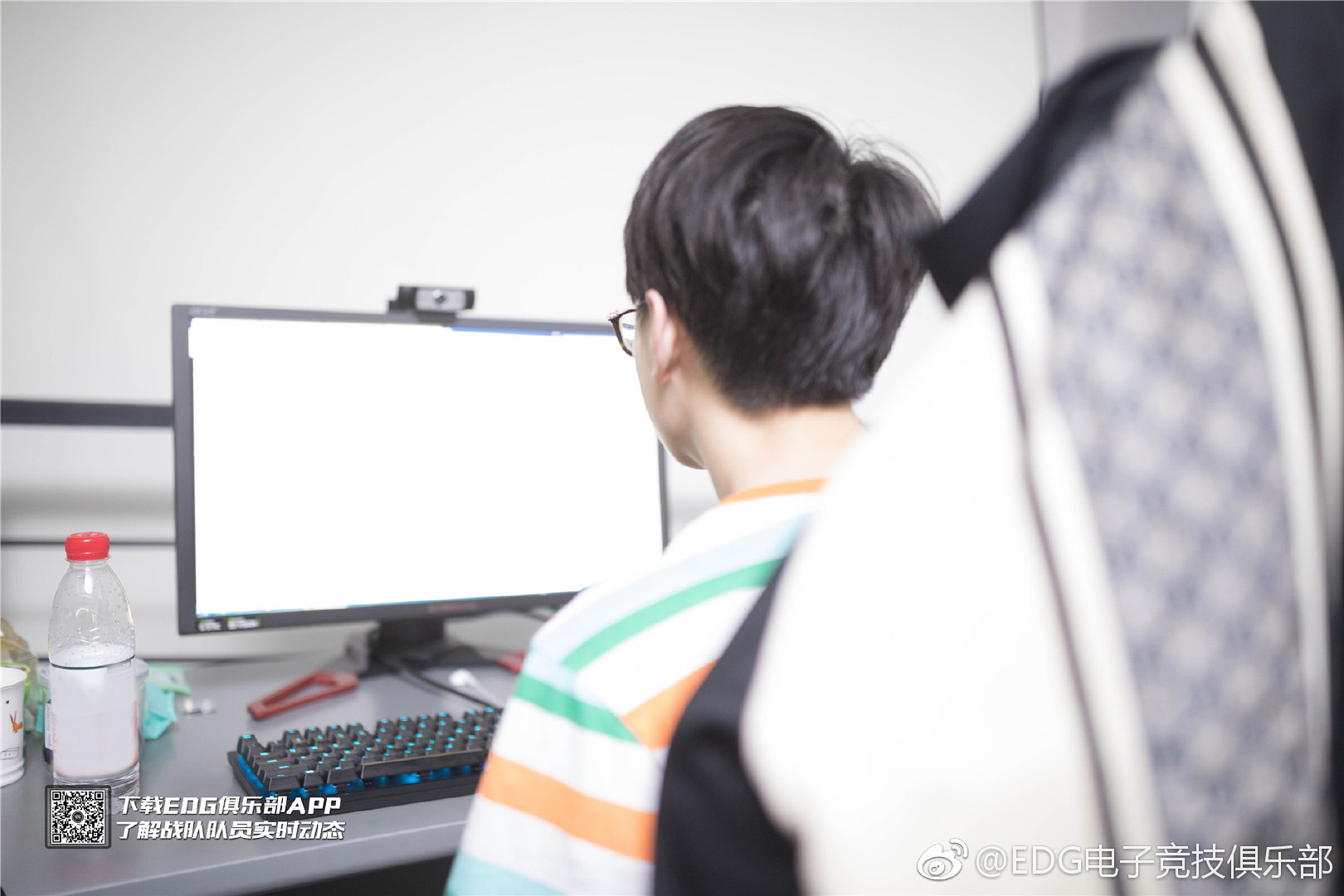 EDG基地着火上热搜 官方回应：只是灯牌着火 请大家放心