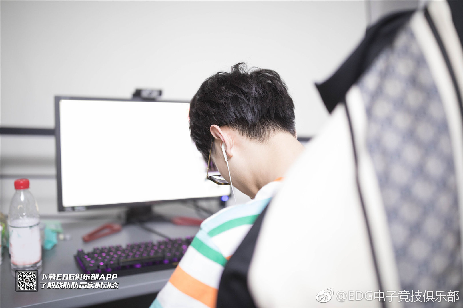 EDG基地着火上热搜 官方回应：只是灯牌着火 请大家放心