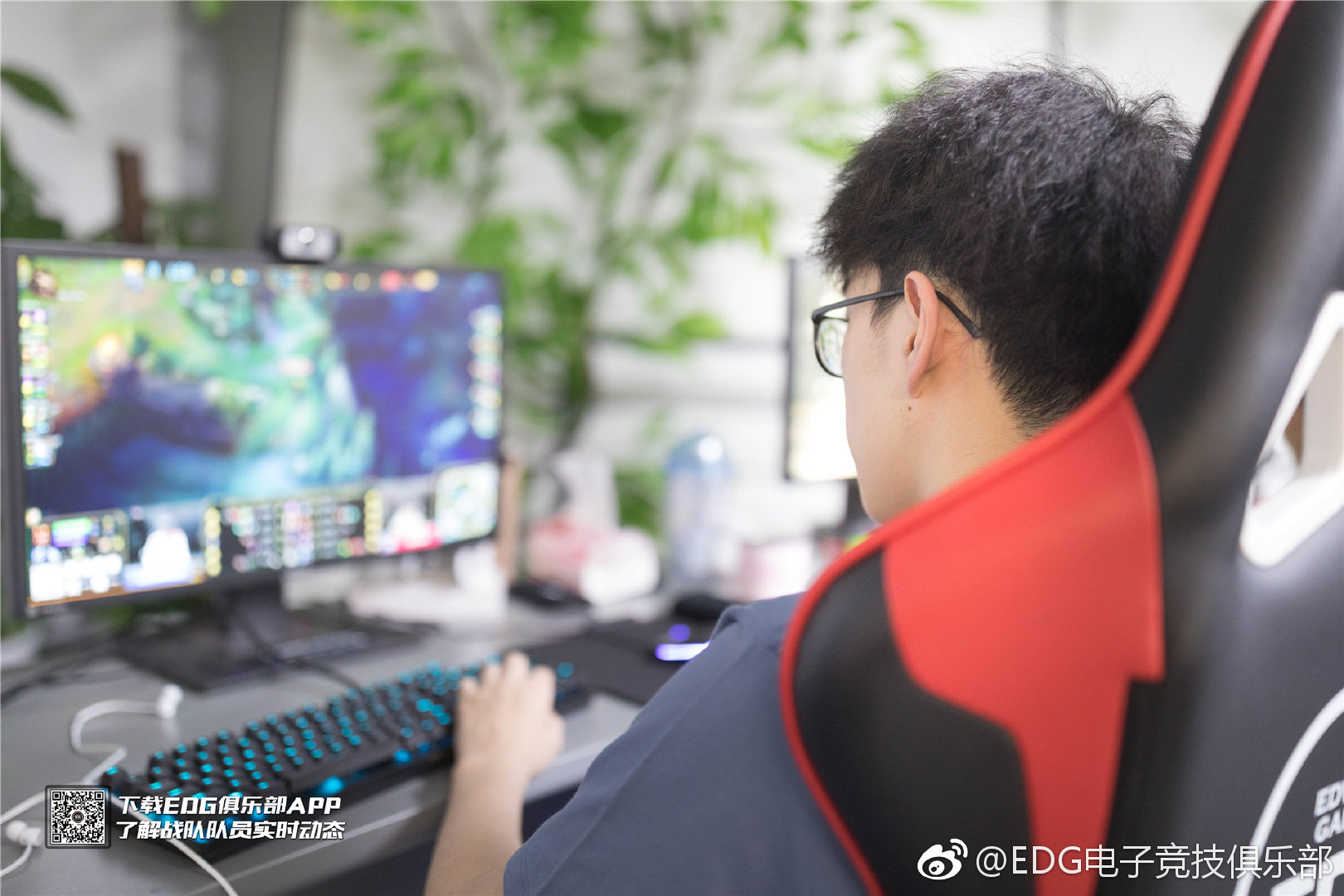 EDG基地着火上热搜 官方回应：只是灯牌着火 请大家放心