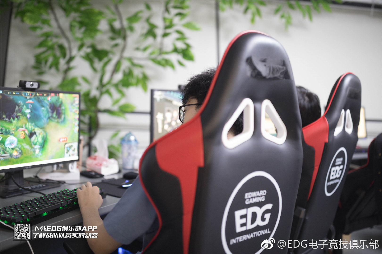 EDG基地着火上热搜 官方回应：只是灯牌着火 请大家放心