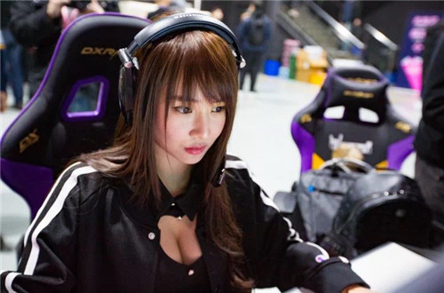 艾伦格抢占积分榜第一梯队，斗鱼独播女子PUBG国际邀请赛