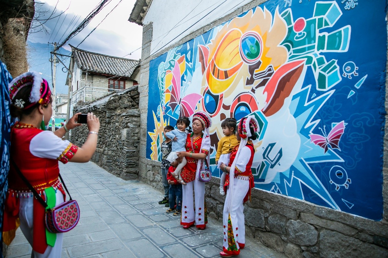 英雄联盟首个校园电竞文创村落地云南