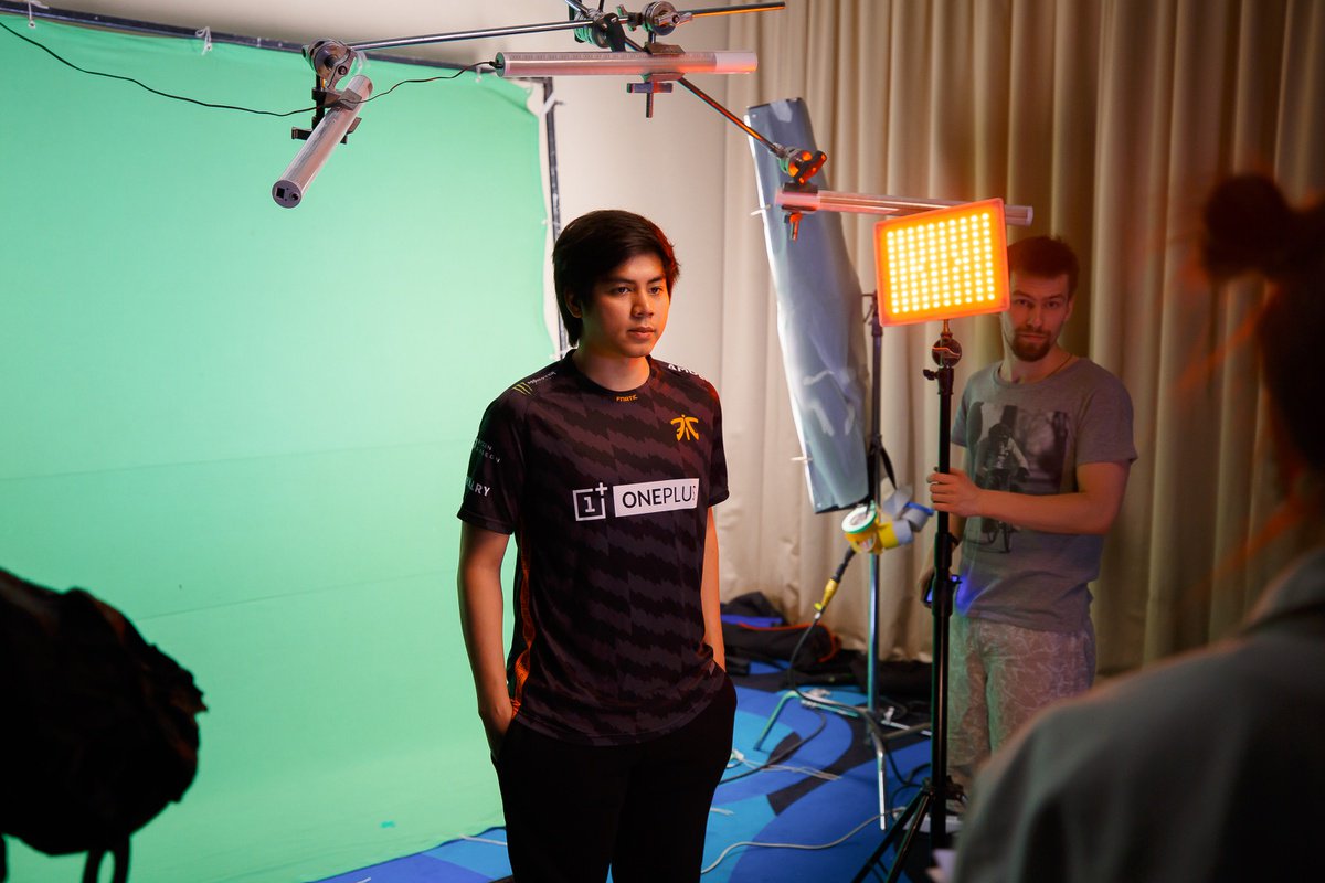 《DOTA2》震中杯明日开战 国外选手现场照片一览