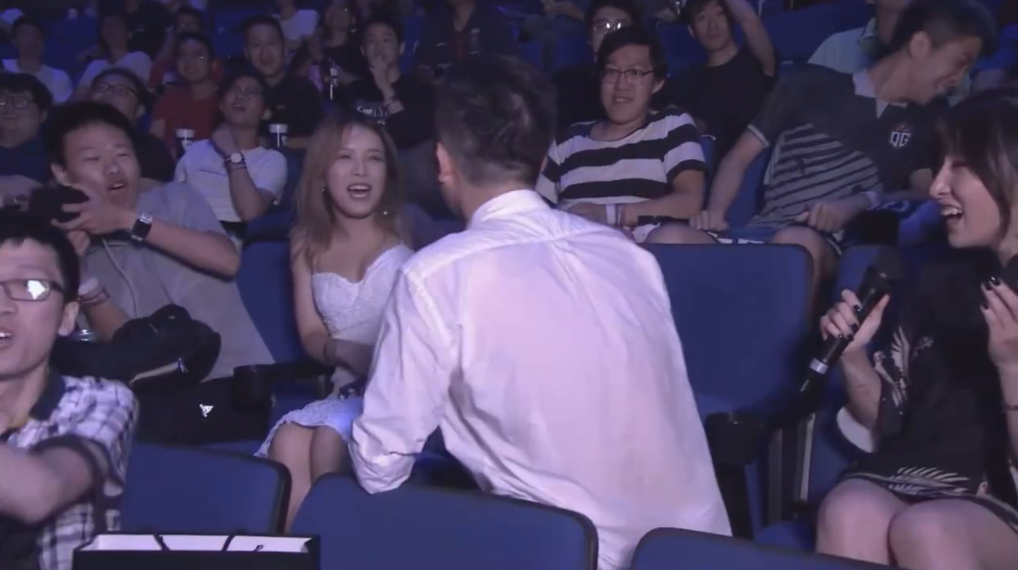 看个比赛还能被喂狗粮 《DOTA2》Ti9现场观众求婚成功