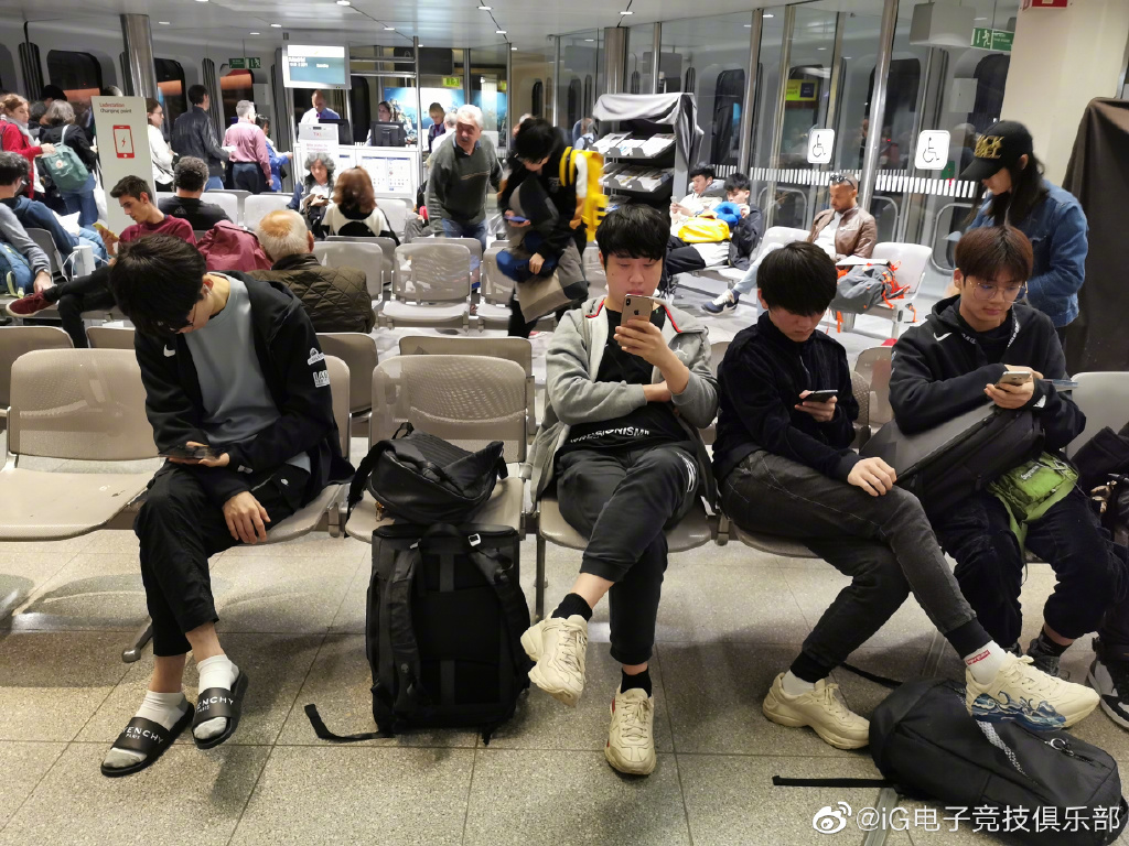 积极备战S9淘汰赛 iG、FPX已安全抵达马德里