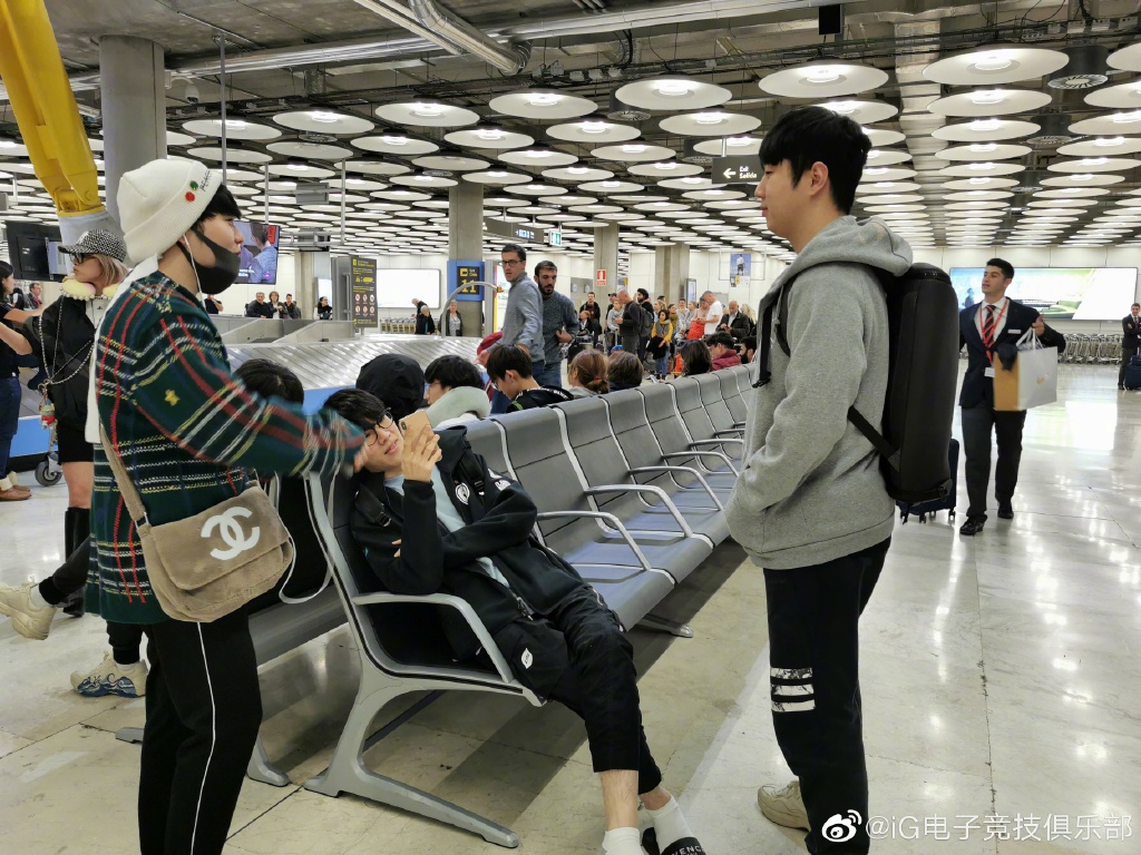 积极备战S9淘汰赛 iG、FPX已安全抵达马德里