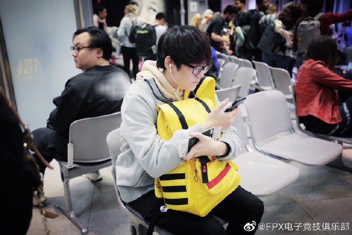 积极备战S9淘汰赛 iG、FPX已安全抵达马德里