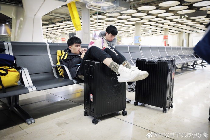 积极备战S9淘汰赛 iG、FPX已安全抵达马德里