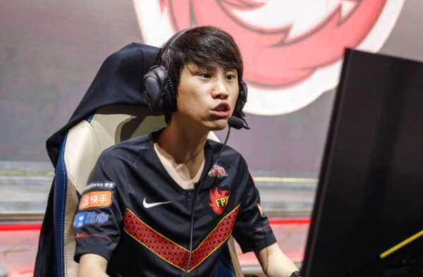 LPL双雄对决今晚上演 iG、FPX正面火拼谁能晋级？