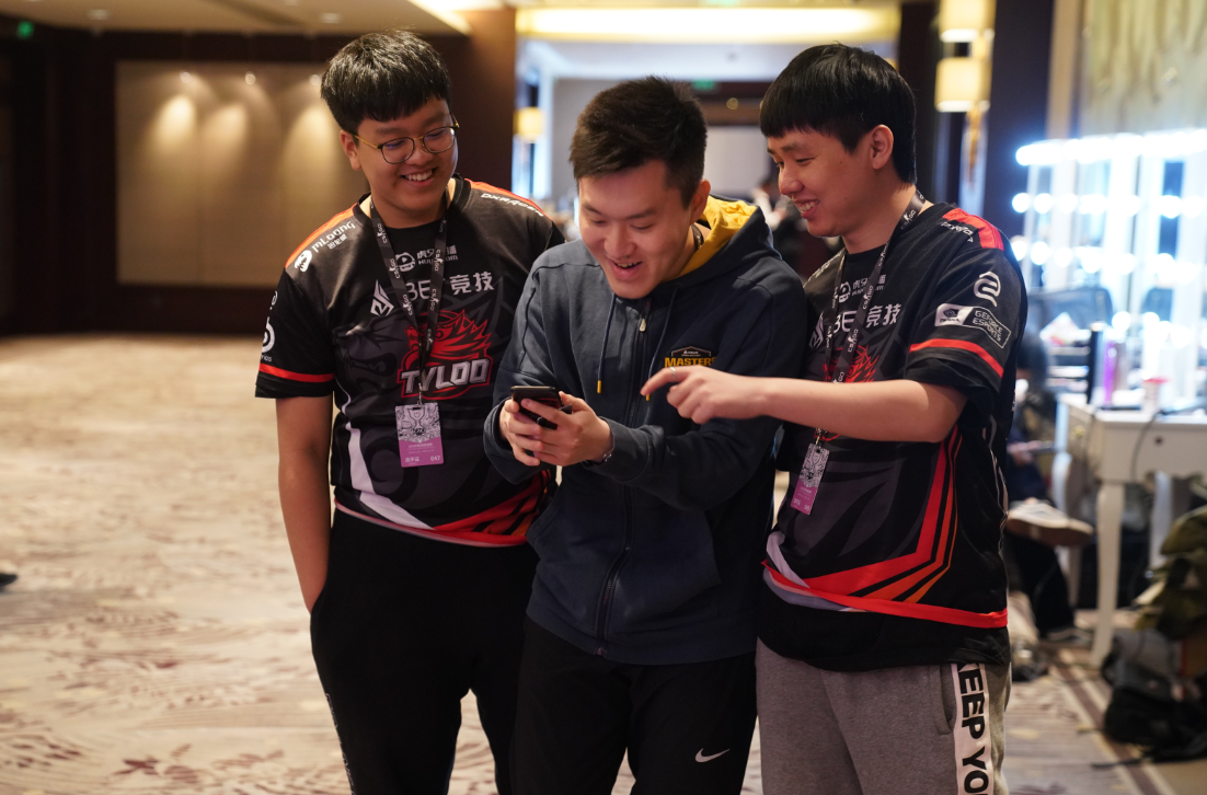 CAC2019今天11:00小组赛开战！官方周边开售