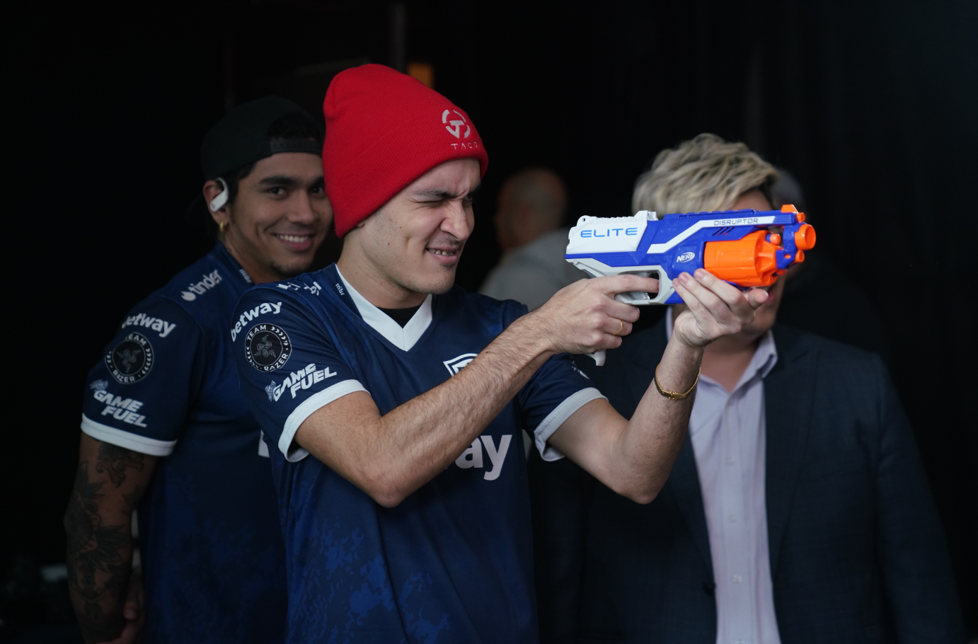 CAC2019今天11:00小组赛开战！官方周边开售