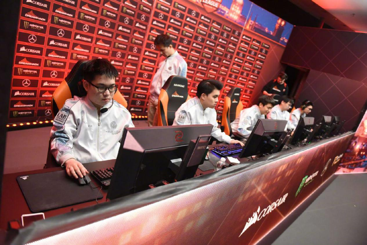 这，才是年轻人嘛——iG.Emo