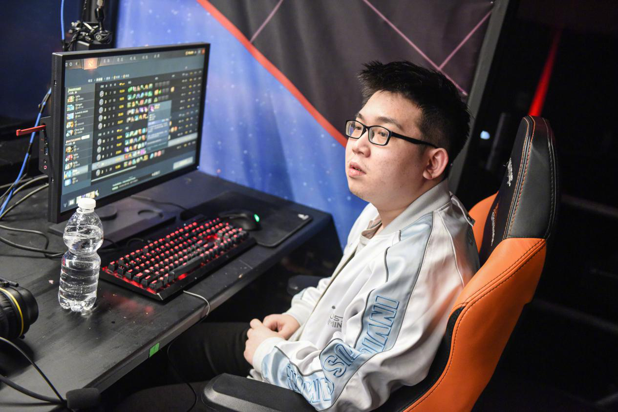 这，才是年轻人嘛——iG.Emo