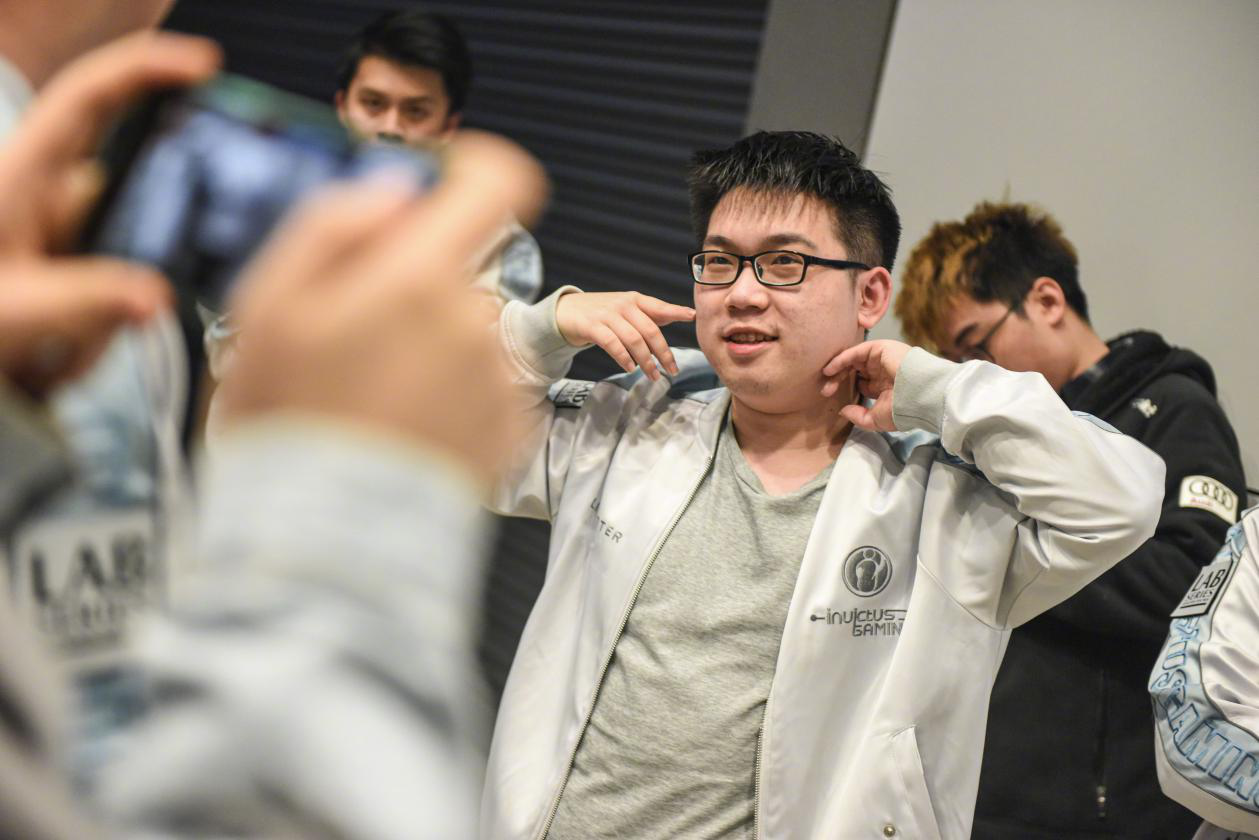 这，才是年轻人嘛——iG.Emo