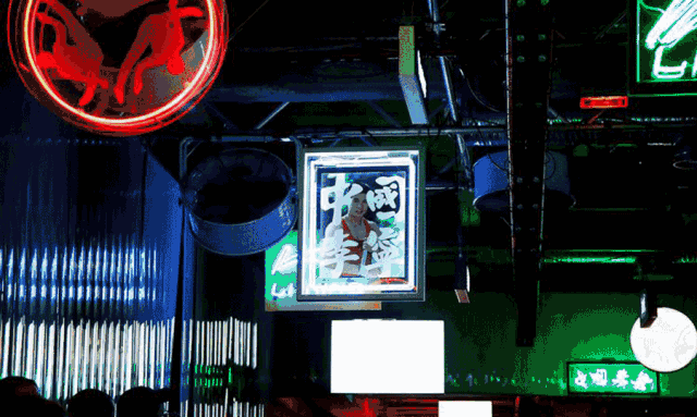 从国际T台到电竞新赛场 ，带你来看不一样的李宁