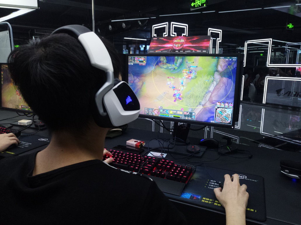 京东杯全民LOL舞台战火如荼 PUBG挑战赛重磅出阵
