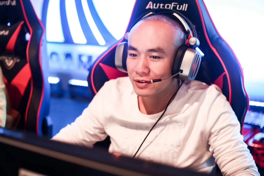 虎牙天命杯表演赛：拉风龙吃鸡成大腿，慈善捐款传递社会正能量