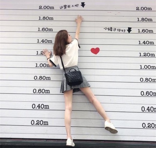 第一长腿女主播，浮出水面！