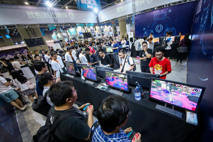 UU加速器线下发布首个游戏硬件——UU加速盒先锋版