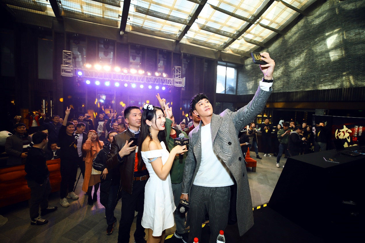 何润东空降现场 征途系列玩家见面会成都站圆满落幕