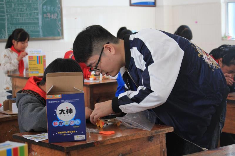 网易大神携手CC直播实地支教 暖心公益助力网易希望小学