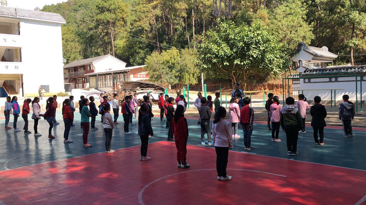 网易大神携手CC直播实地支教 暖心公益助力网易希望小学