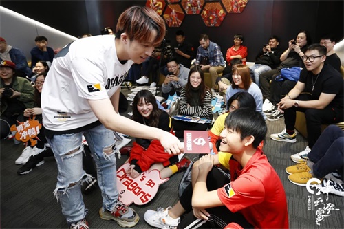 冲破云霄，巨龙腾翔！上海龙之队第二赛季阵容见面会完美落幕