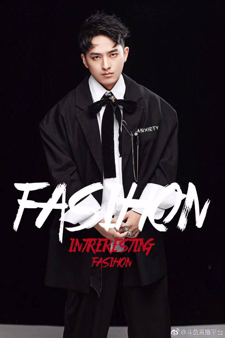 明星主播草莓重回斗鱼，斗鱼抢先进入游戏直播收割期