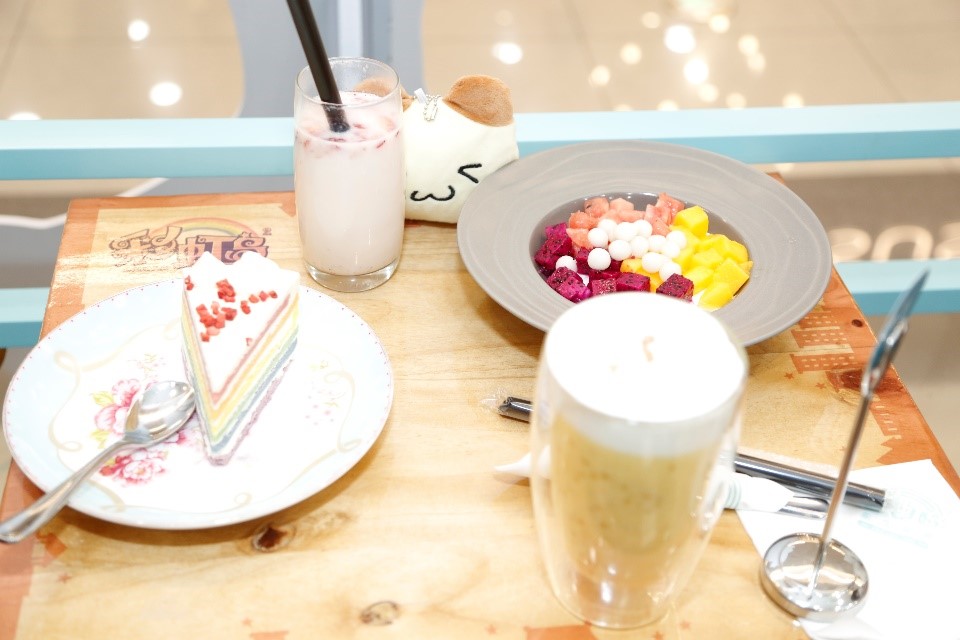 《彩虹岛》携手牛奶小姐，打造爱丽丝甜蜜出道之旅