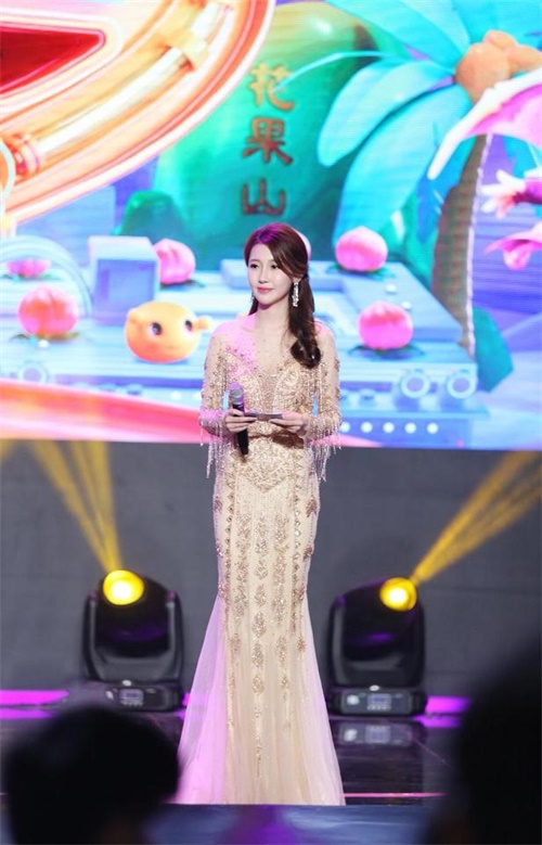 专访：阳光率性而又挥洒着青春的人气美女主持人—骆驼