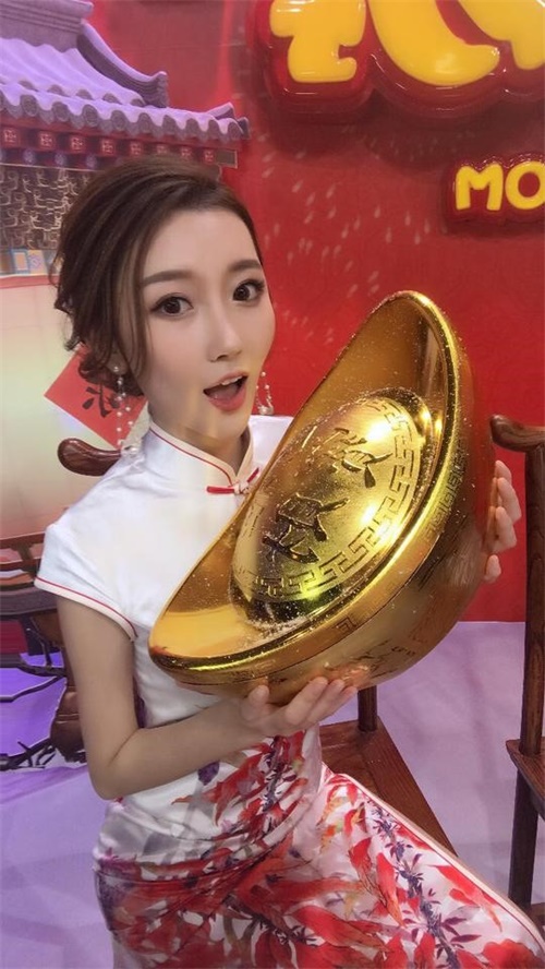 专访：阳光率性而又挥洒着青春的人气美女主持人—骆驼