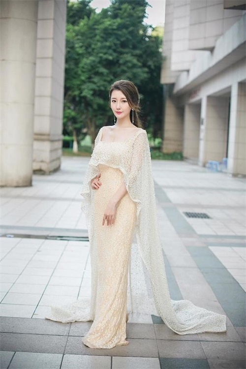 专访：阳光率性而又挥洒着青春的人气美女主持人—骆驼