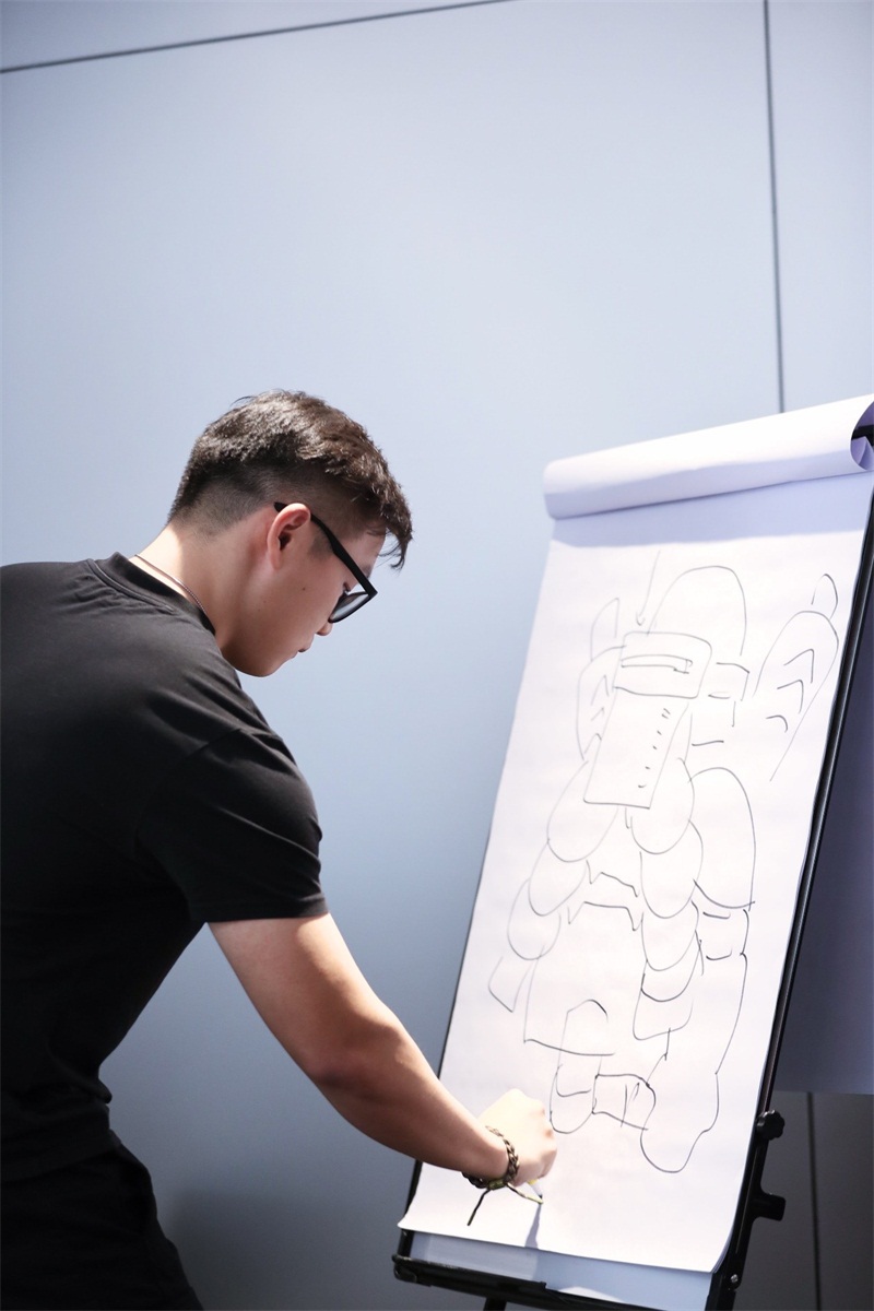 守望先锋上海龙之队专访画手郭策：期待龙之队能够打进季后赛