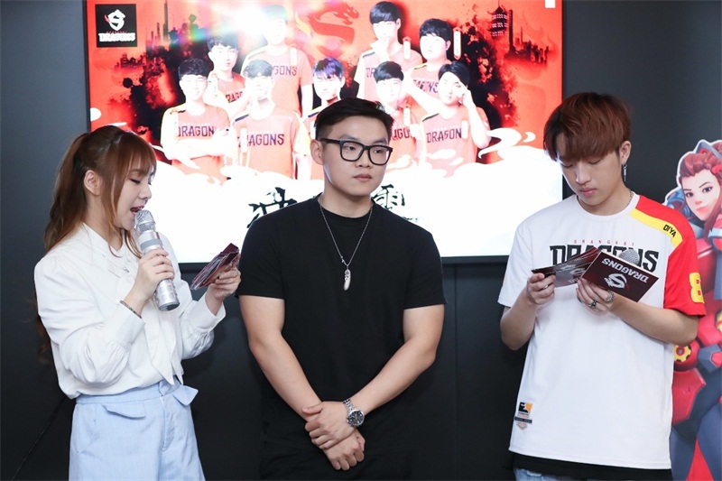 守望先锋上海龙之队专访画手郭策：期待龙之队能够打进季后赛