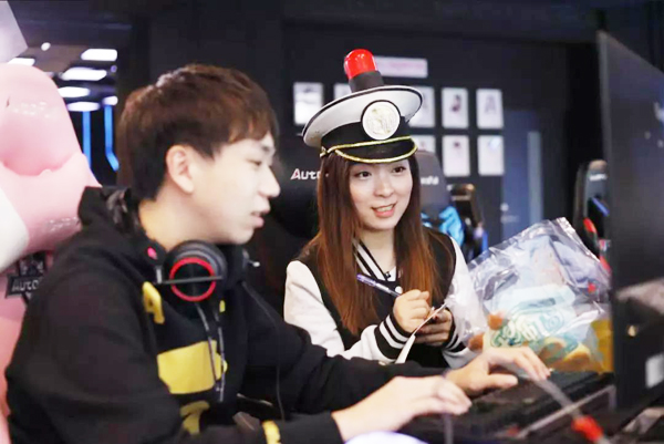 连续打造线下主题店 《彩虹岛》用“美食+”征服年轻用户