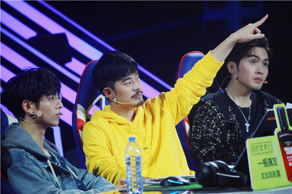 《超越吧！英雄》彰显兄弟情义 罗云熙口误“赐名”王一