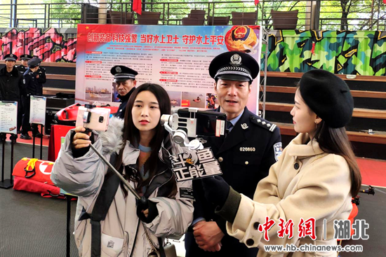 聚焦武汉警营开放日，责任意识让斗鱼走得更远