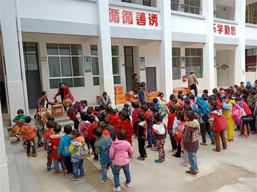 网易CC直播携手旺旺集团 助力希望小学学生过上一个“暖冬”