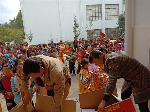 网易CC直播携手旺旺集团 助力希望小学学生过上一个“暖冬”