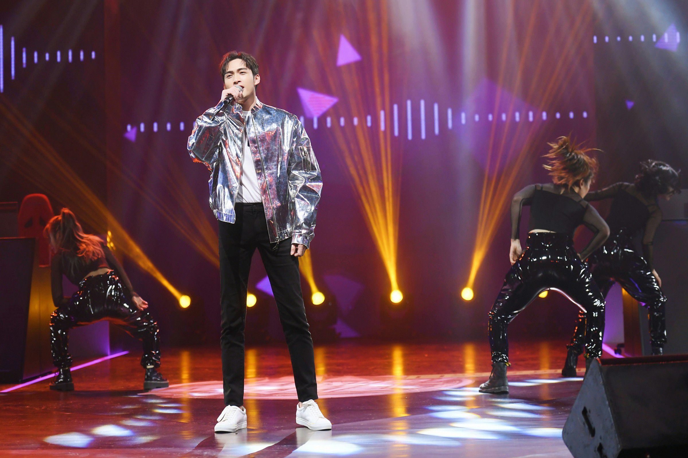 张彬彬罗云熙巅峰对决!《超越吧!英雄》总决赛传奇明星队助阵