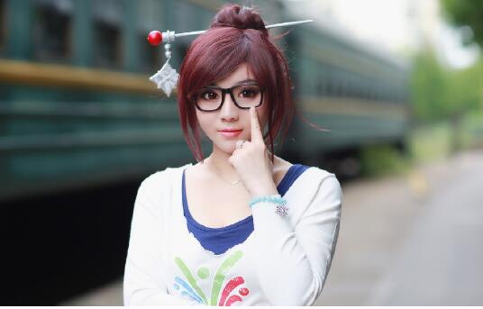 来CC直播看《守望先锋联赛》 最美小美Coser赤小兔陪你观赛