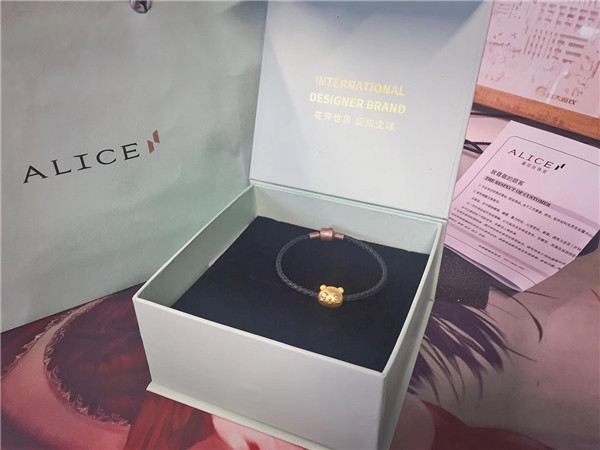 彩虹岛x爱丽丝再度携手，珠宝周边虏获玩家芳心