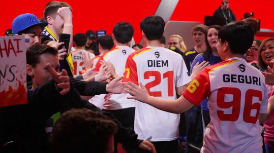 上海龙之队峰回路转摘夺首胜，见证历史，全世界瞩目为其喝彩!