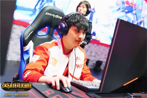 2019LPL季后赛火热开战 冠军奖杯花落谁家