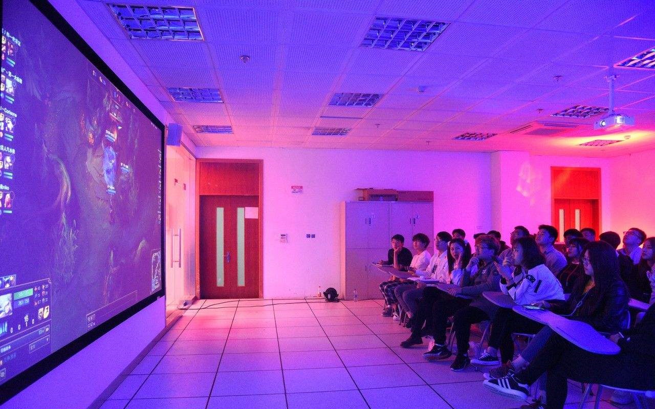 电竞从业者平均薪资1.1万元 基本与游戏产业持平